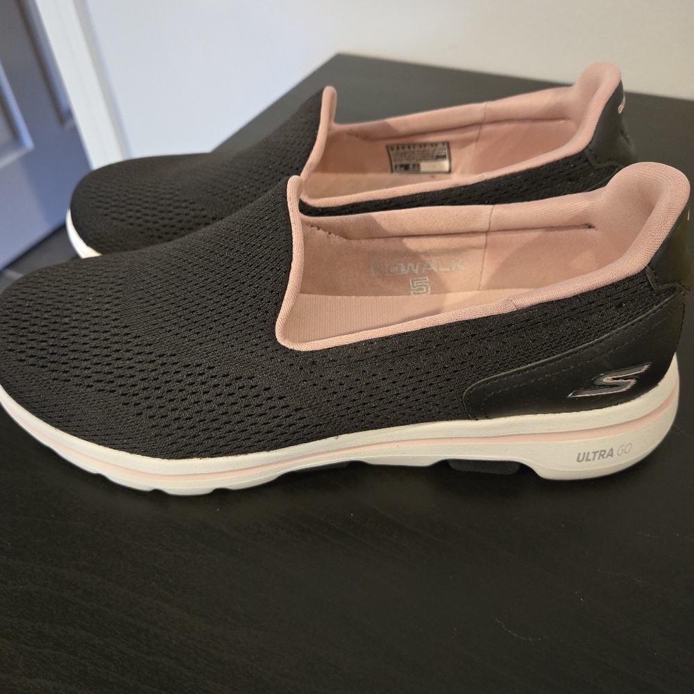 Skechers go walk slip ons